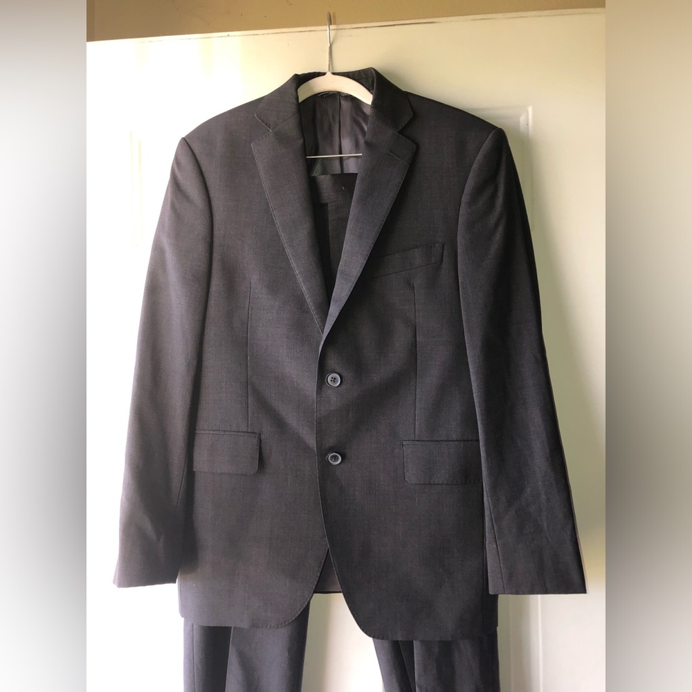 Saks Fifth Avenue dark charcoal gray slim fit suit size 38 S/33